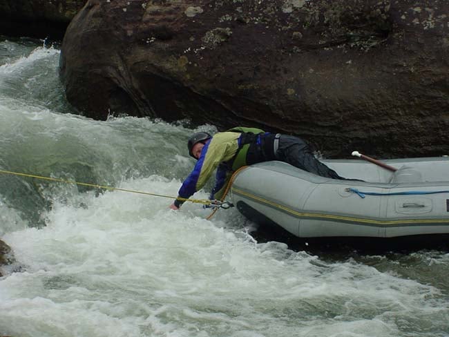 Attaching the pull rope to the pinned boat