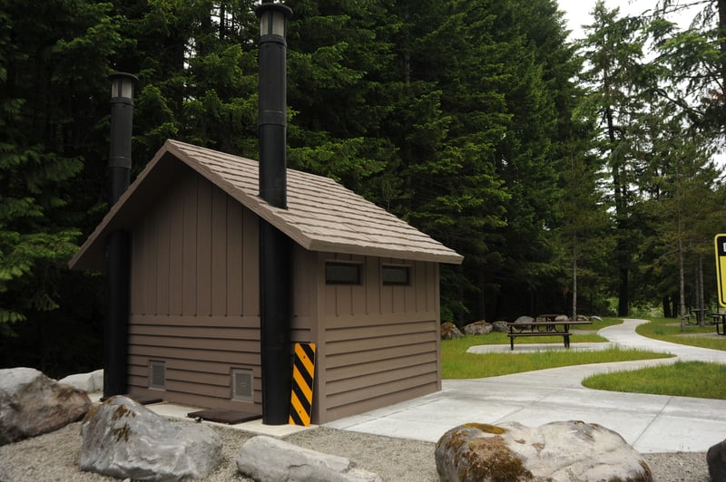 Eagle Cliff Day Use Area restroom and picnic area