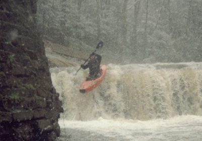 Cachoeira Yellow Creek em um dia de neve