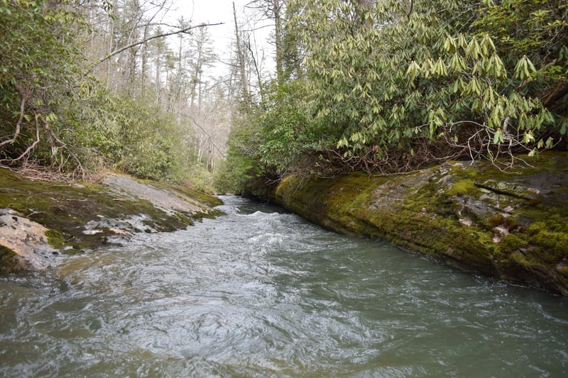 Narrow Undercut Flume