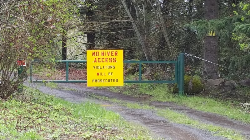 Dee Access Sign