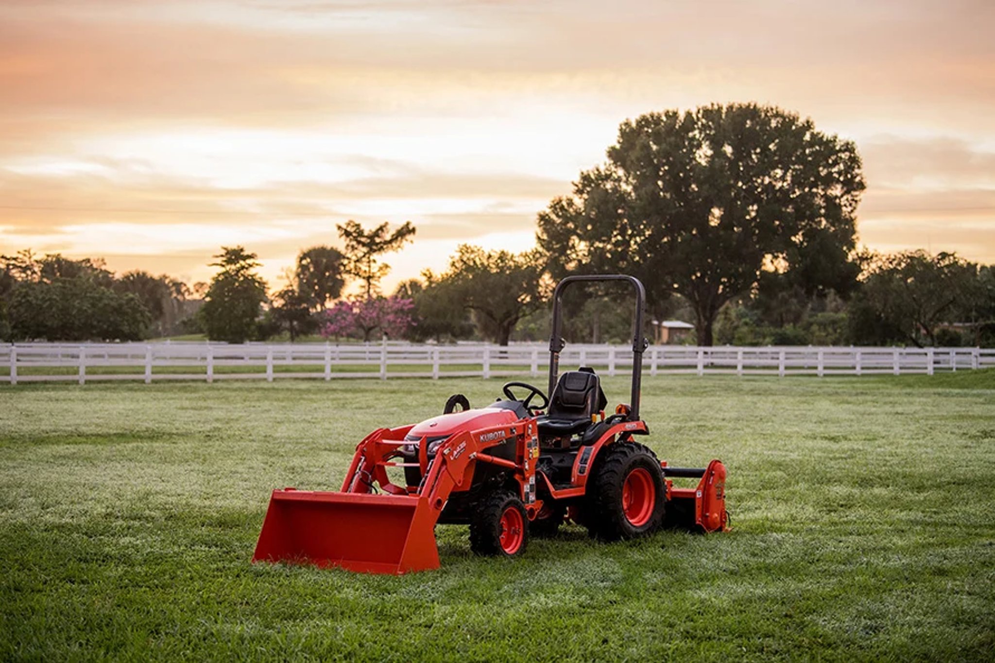 Tractor - Kubota B2601 with loader bucket