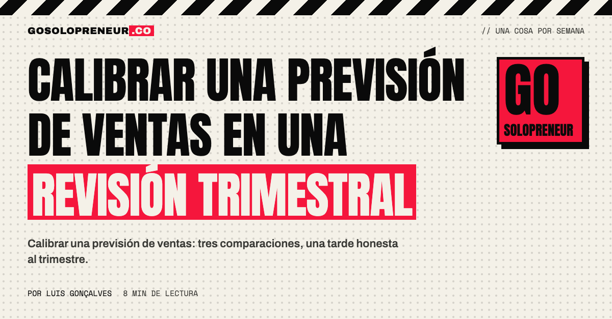 Informe trimestral en papel comparando la previsión de ventas con los resultados reales