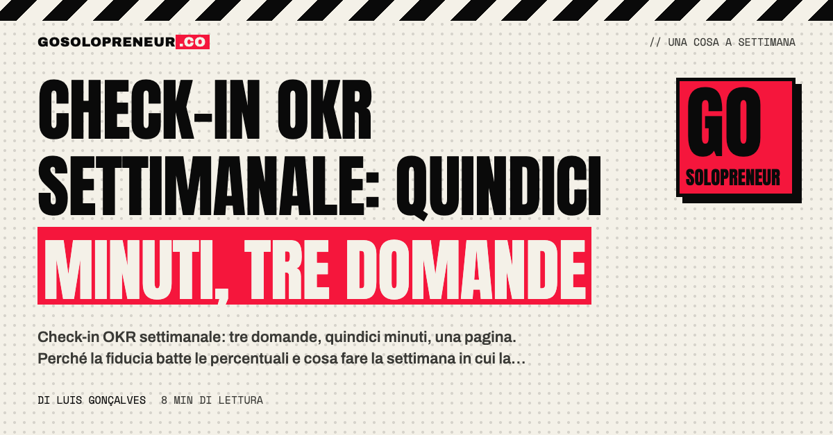 Un calendario con uno slot settimanale di quindici minuti e un foglio con tre domande: check-in OKR