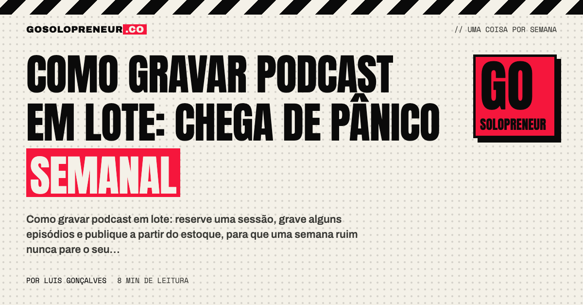 Calendário e microfone para gravar podcast em lote, com episódios prontos em estoque