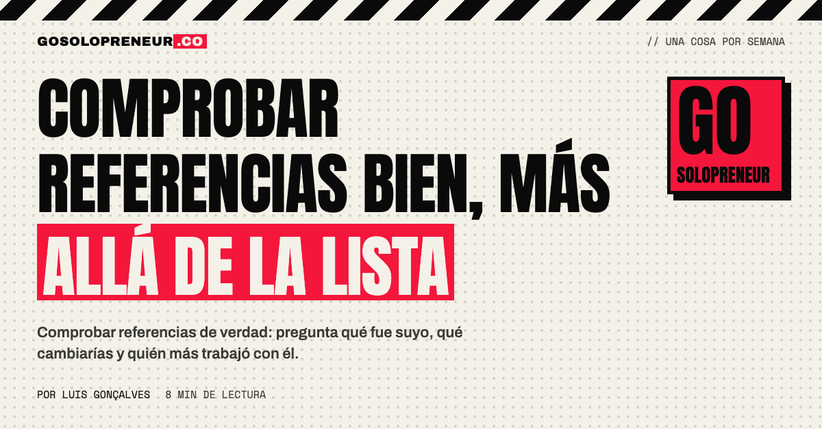 Persona tomando notas durante una llamada para comprobar referencias de un candidato