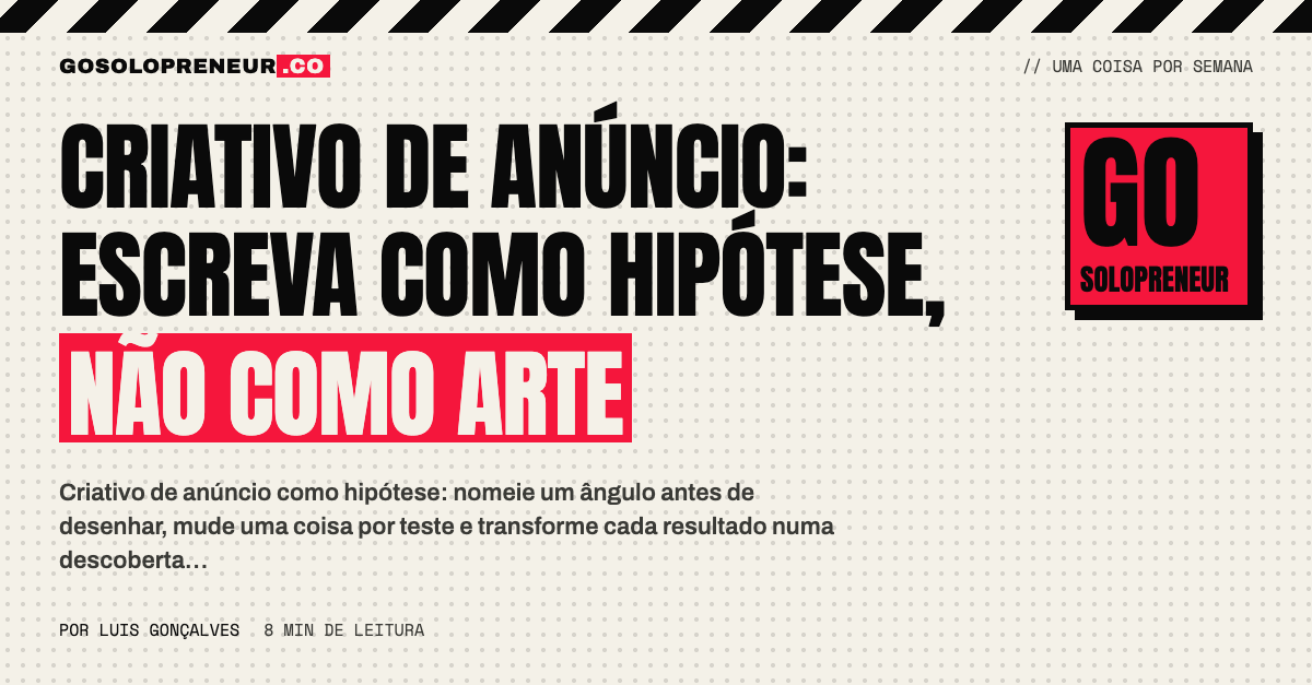Caderno com um criativo de anúncio escrito como hipótese antes do design