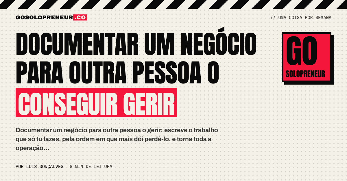 Caderno de processos aberto sobre uma secretária, para documentar um negócio passo a passo