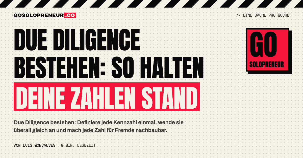 Prüfer vergleicht Zahlen auf Papier mit Rohdaten am Bildschirm: Due Diligence bestehen