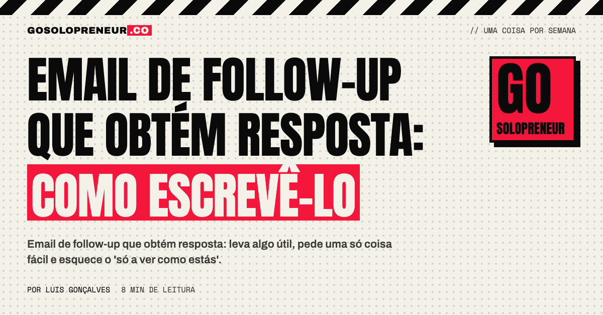 Solopreneur a escrever um email de follow-up no portátil