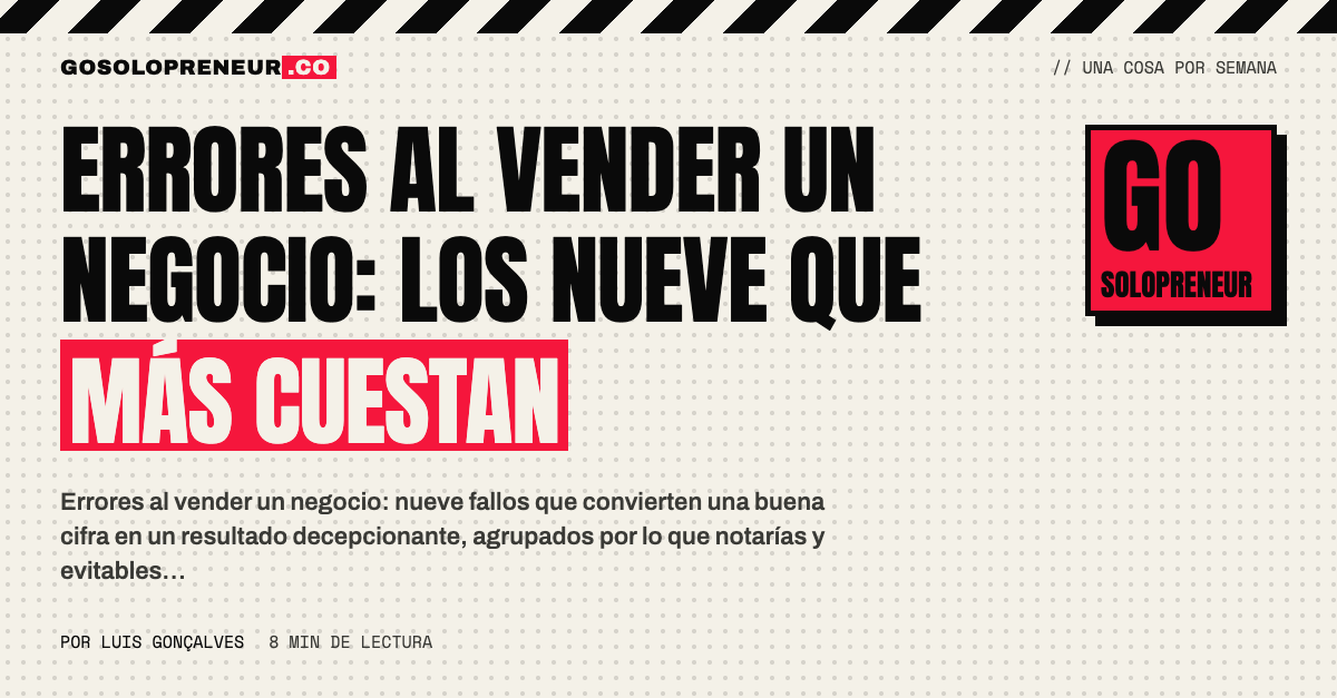 Un solopreneur revisando una lista de errores habituales antes de vender su negocio
