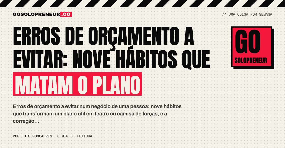 Folha de orçamento riscada com nove marcas de verificação numa secretária
