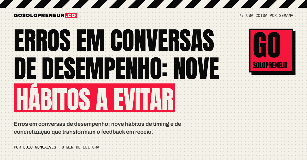 Uma lista de nove pontos riscados à mão num caderno, ao lado de uma chávena de café