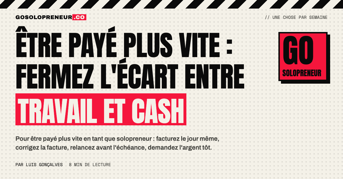 Un solopreneur qui vérifie une facture réglée pour être payé plus vite