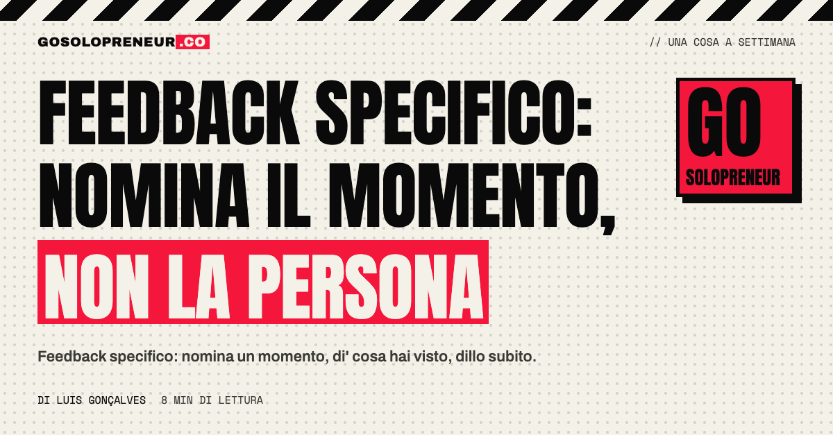 Due persone guardano insieme la stessa email su uno schermo mentre discutono di un feedback specifico