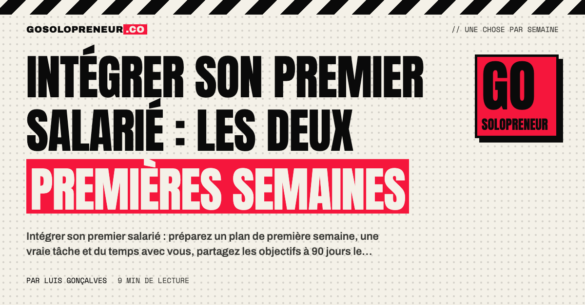 Un plan de première semaine posé sur un bureau pour intégrer son premier salarié