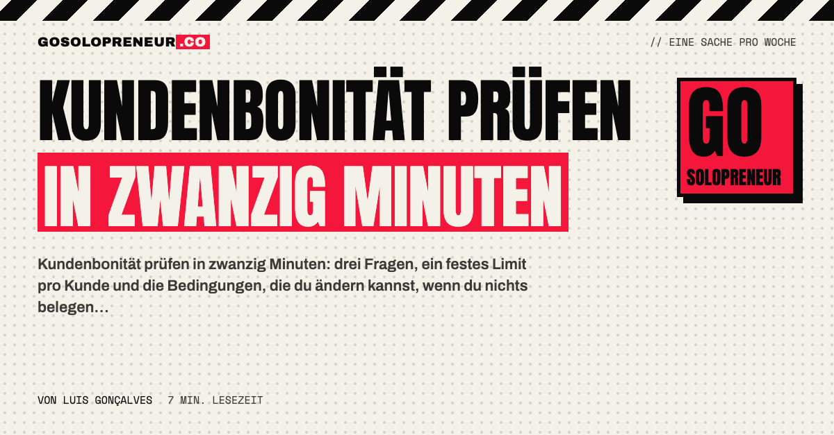 Kundenbonität prüfen: ein Solopreneur prüft vor dem Auftrag Firma und Zahlungsverhalten des Kunden