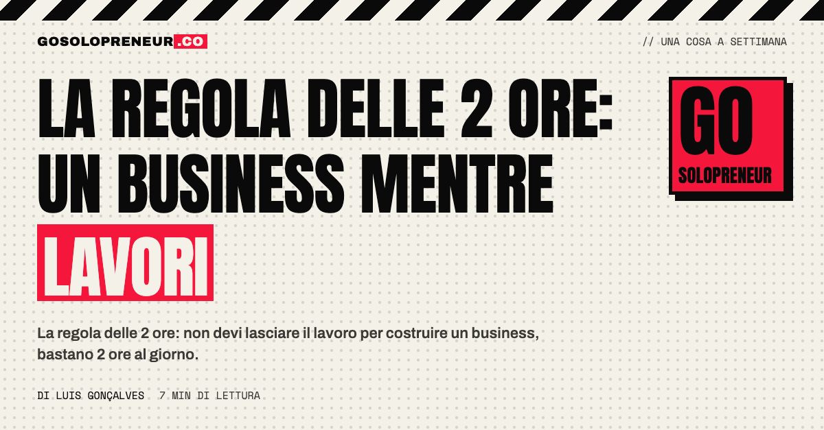 Una scrivania alle 5 del mattino con caffè e portatile: la regola delle 2 ore per costruire un business lavorando