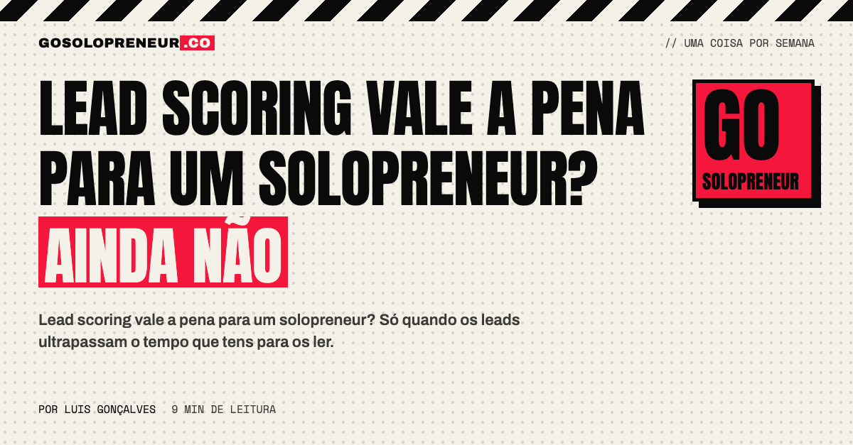 Pessoa a decidir se lead scoring vale a pena para um solopreneur