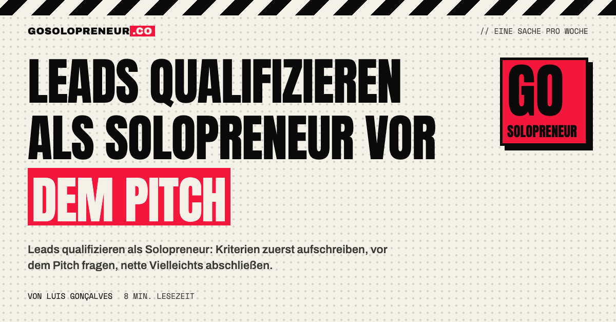 Leads qualifizieren: Checkliste mit Kriterien neben einem Gespräch mit einem Interessenten