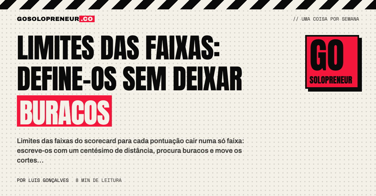 Pessoa a verificar os limites das faixas de um scorecard numa escada de zero a cem