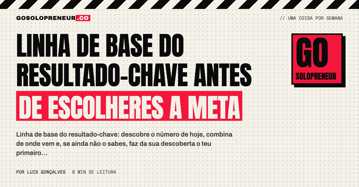 Pessoa a anotar num caderno o número de hoje ao lado de uma meta, no portátil