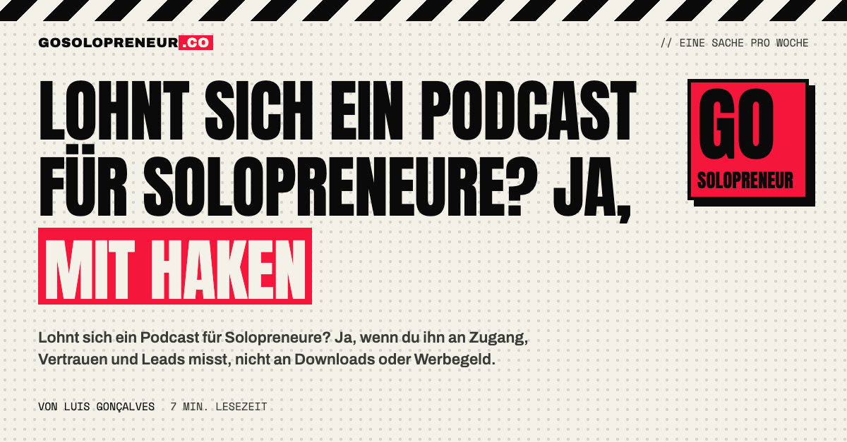 Mikrofon neben einer Waage mit Euro und Gesprächen: Lohnt sich ein Podcast für Solopreneure