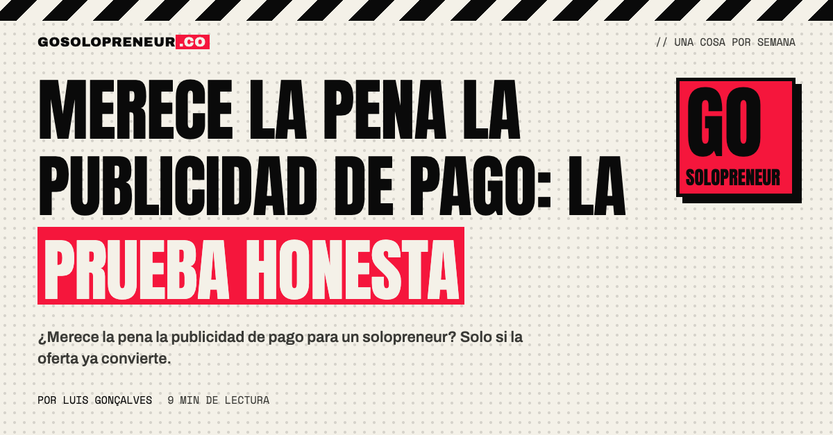 Una balanza que compara el gasto en publicidad de pago con las ventas reales de un solopreneur