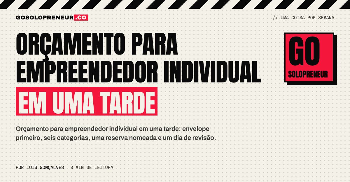 Planilha simples e xícara de café sobre a mesa: orçamento para empreendedor individual em uma tarde