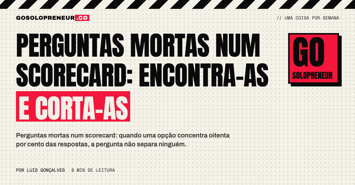 Pessoa a ler gráficos de respostas de um scorecard para encontrar perguntas mortas