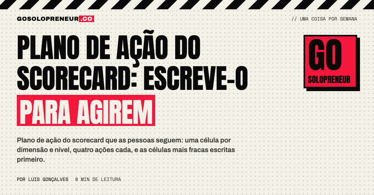 Pessoa a escrever o plano de ação de um scorecard numa grelha de células