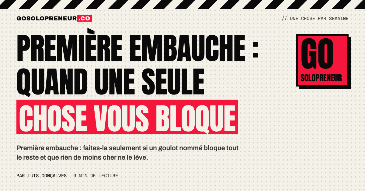 Une personne regarde une liste de tâches avec un seul point bloquant entouré, avant de faire sa première embauche