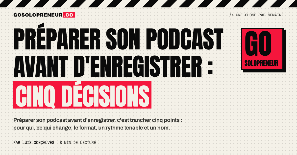 Un carnet avec le plan d'un podcast : auditeur visé, objectif, format et rythme