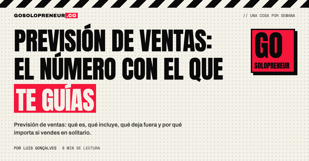 Persona frente a un cuaderno con una previsión de ventas por etapas y fechas de cierre