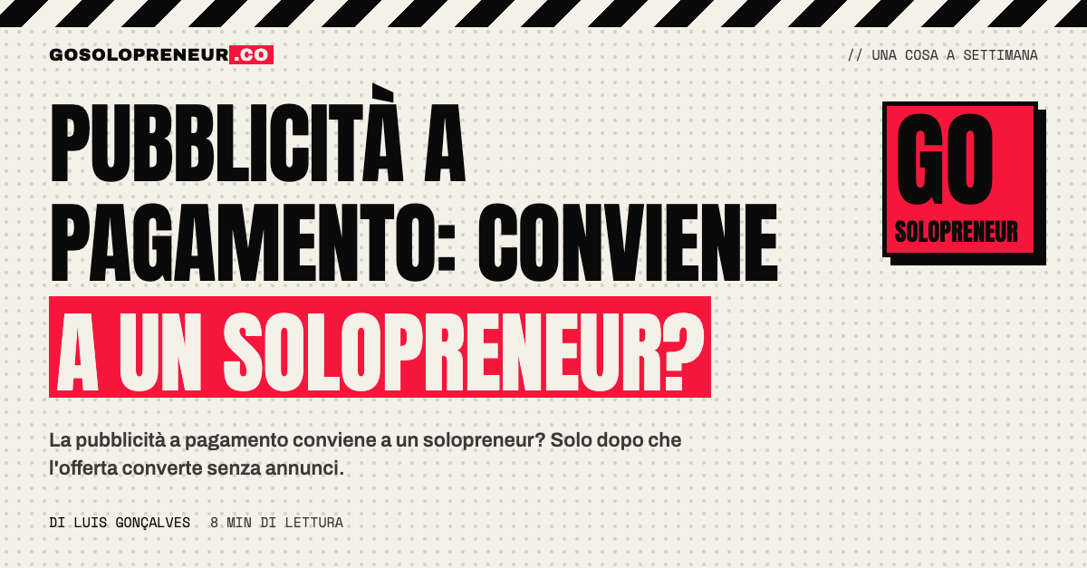 Un solopreneur davanti alla dashboard degli annunci, per capire se la pubblicità a pagamento conviene