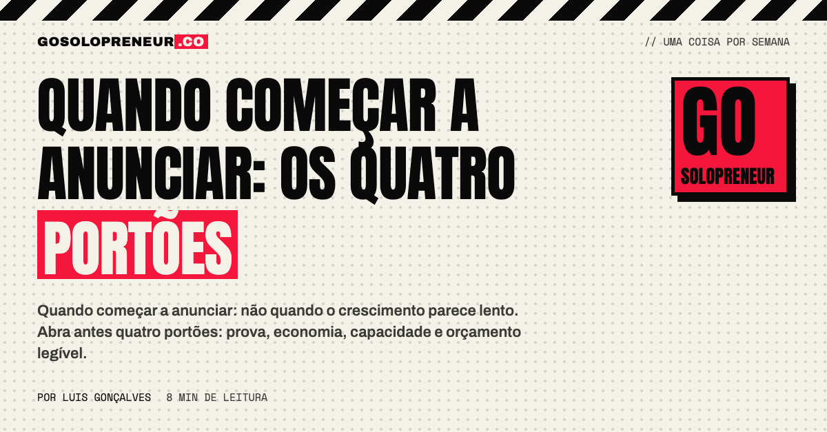 EUpreendedor diante de quatro portões abertos, decidindo quando começar a anunciar