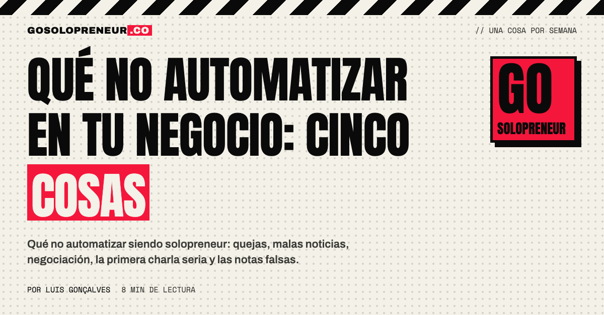 Qué no automatizar: persona leyendo con atención un mensaje de queja