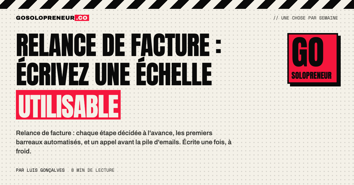 Une échelle de relance de facture avec ses étapes sur un bureau