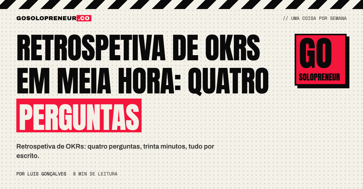 Pessoa a escrever num caderno as respostas de uma retrospetiva trimestral