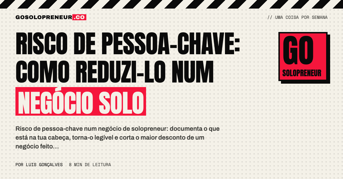 Fundador solo a escrever notas de processos num caderno, para reduzir o risco de pessoa-chave