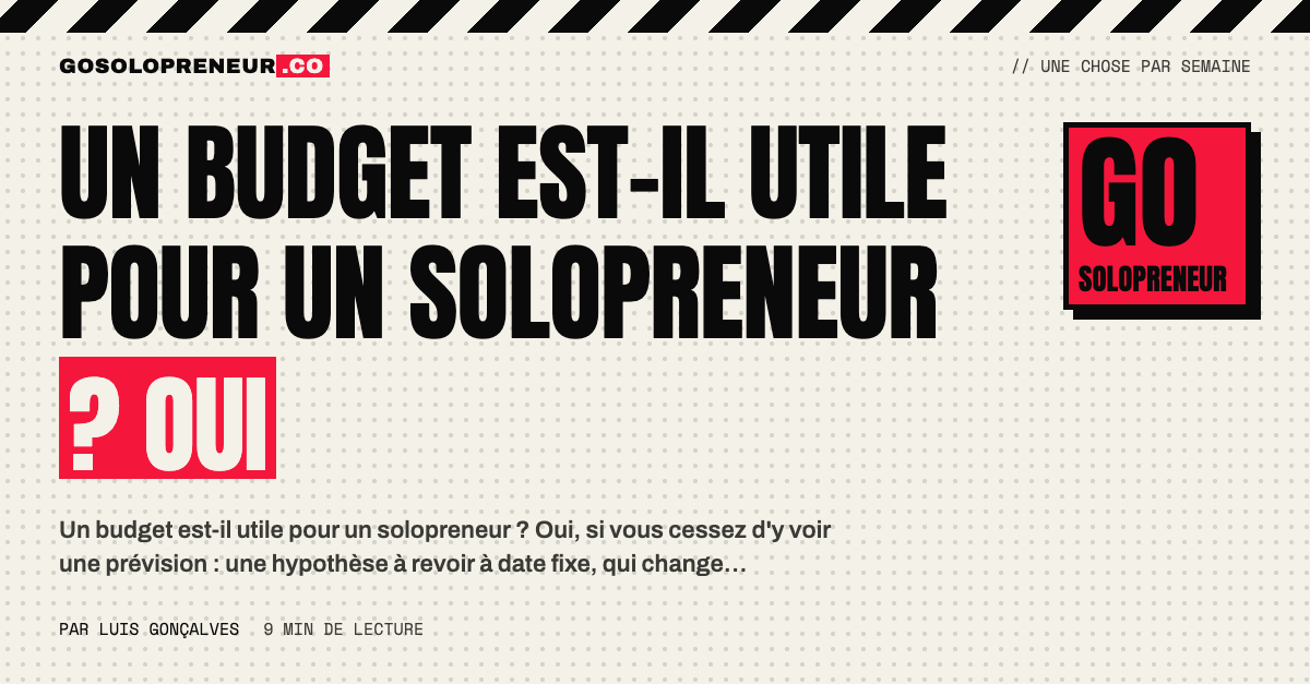 Un solopreneur ouvre son budget sur son ordinateur portable, un mardi, dix minutes pour le revoir