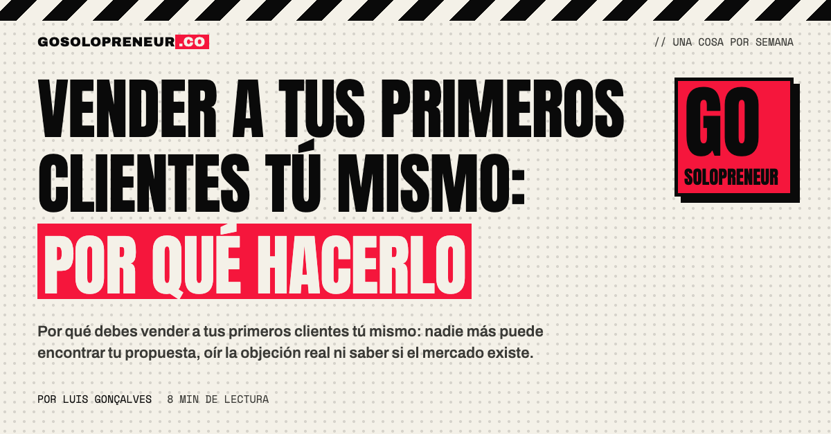 Un solopreneur vendiendo a sus primeros clientes en una llamada, anotando lo que aprende