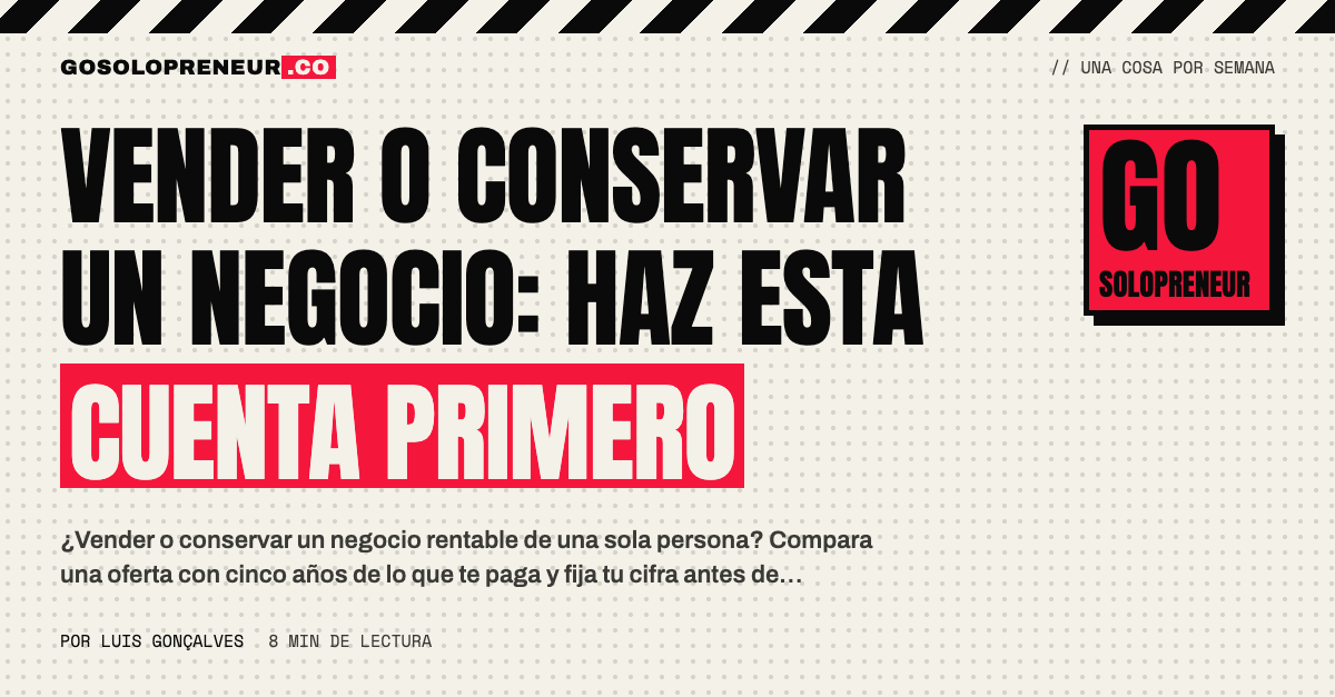 Un solopreneur comparando en un papel una oferta de compra con cinco años de ingresos de su negocio