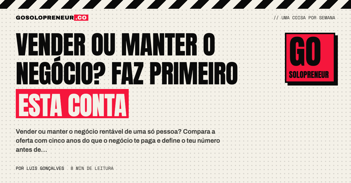 Balança com um negócio de um lado e dinheiro do outro, para decidir entre vender ou manter o negócio