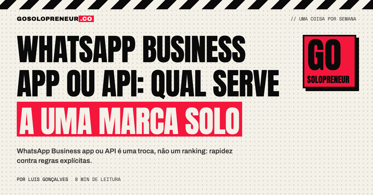 Pessoa a comparar a app WhatsApp Business com a API num portátil