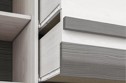 Comodă Tonemo 07 cu sertare 138 cm - pin de zăpadă / new grey cu două uși Comoda Blanco 07 cu sertare 138 cm - pin sniezna / new grey
