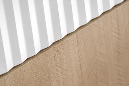 Bliwon komód 100 cm fiókokkal - skandináv halszálka / fehér matt Komód Bliwon K01 fiokokkal 100 cm - jodelka scandi / fehér mat