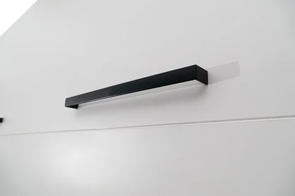 Vertikálna sklápacia posteľ Modern 160x200 cm - biely mat Čierna úchytka