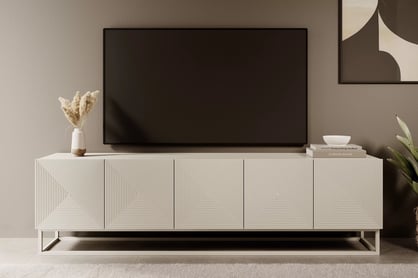 Comodă TV Asha 200 cm cu partea frontală canelat și cadru metalic în nuanța cashmere – Cashmere Dulap TV Asha 200 cm z ryflowanym frontem i metalowym, kaszmirowym stelazem - cașmir