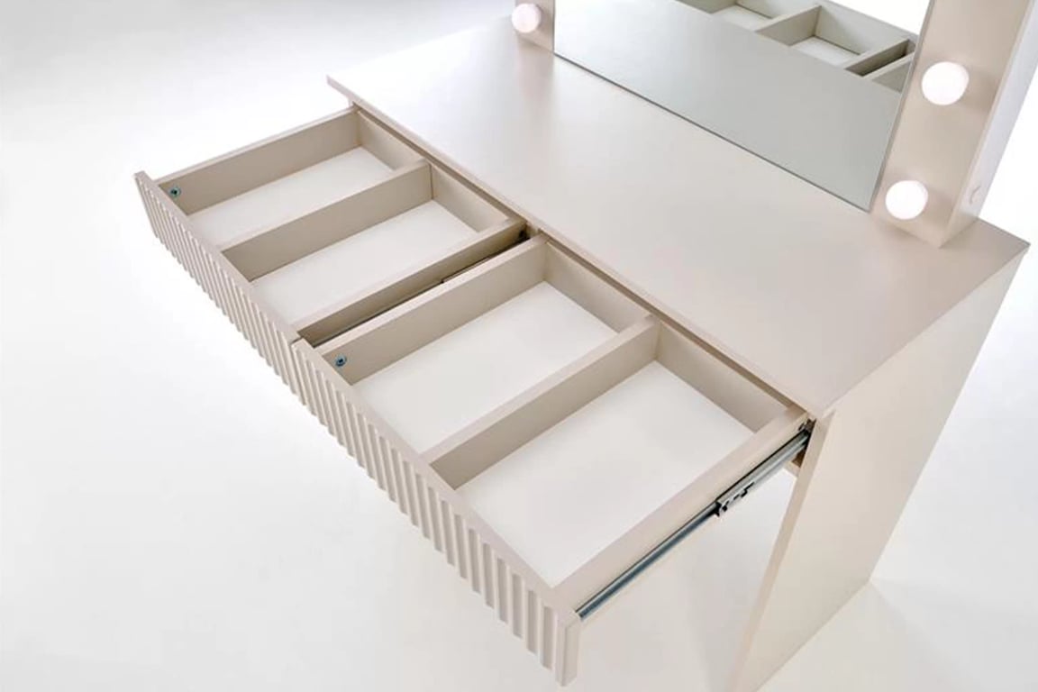 Toaletný stolík Velinio 95 cm s LED zrkadlom – kašmírový ryhovaný dizajn Toaletný stolík Velinio 95 cm ryflowana z zrkadlom LED kašmír